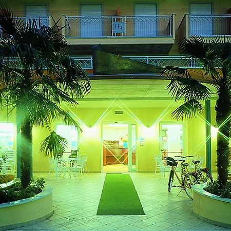 Hotel Royal Inn San Mauro Mare Екстер'єр фото