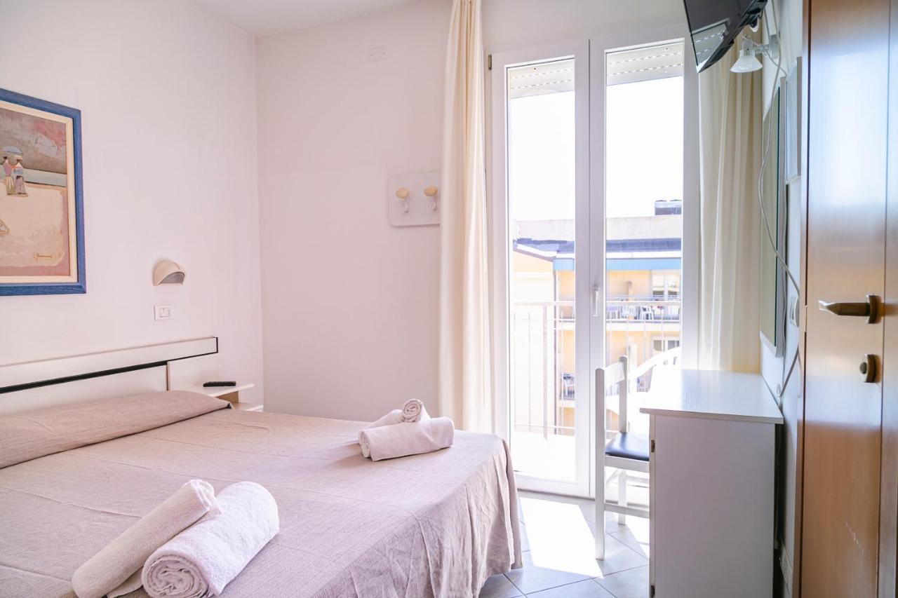 Hotel Royal Inn San Mauro Mare Екстер'єр фото