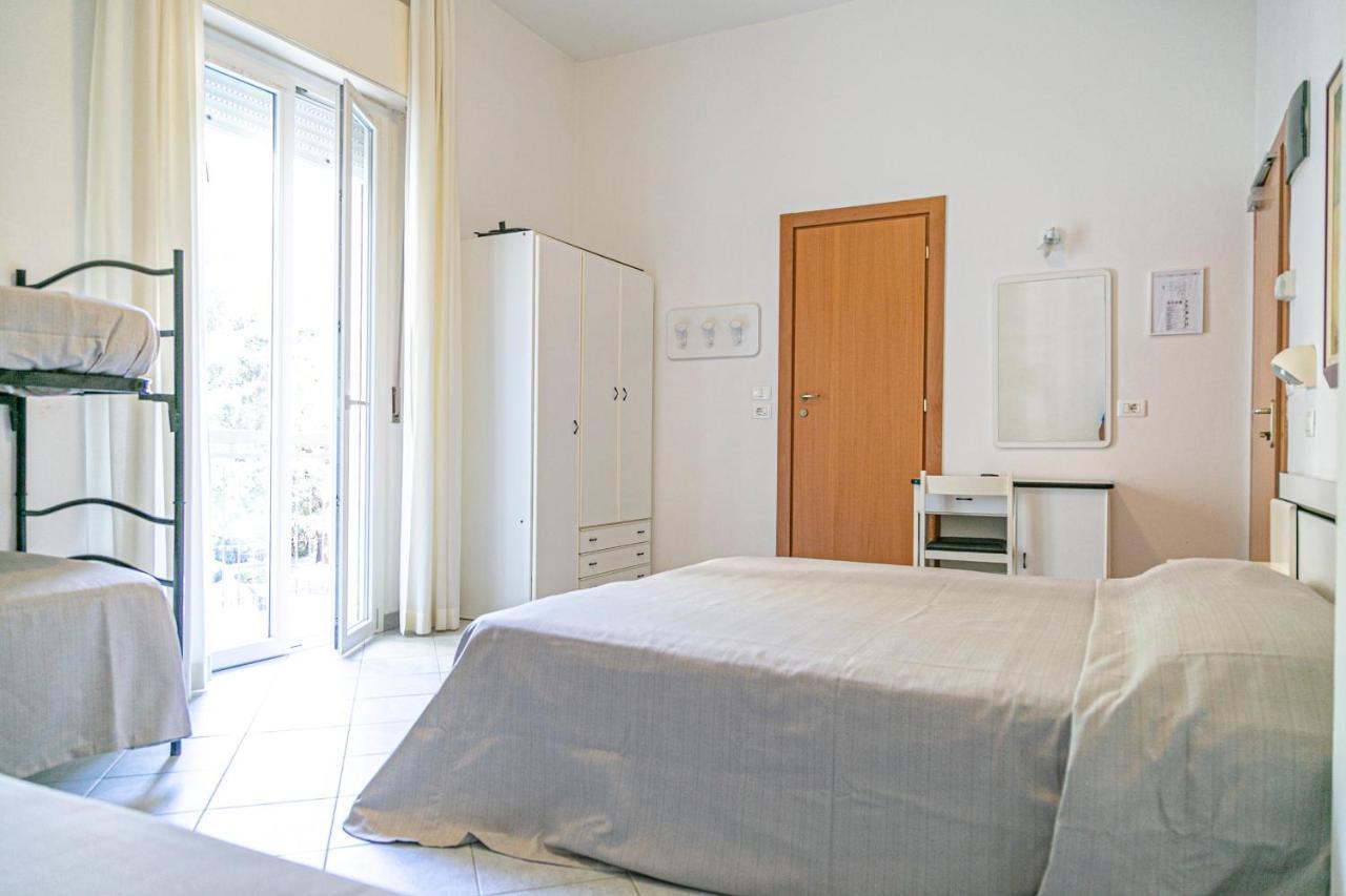 Hotel Royal Inn San Mauro Mare Екстер'єр фото