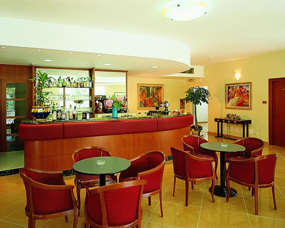 Hotel Royal Inn San Mauro Mare Екстер'єр фото