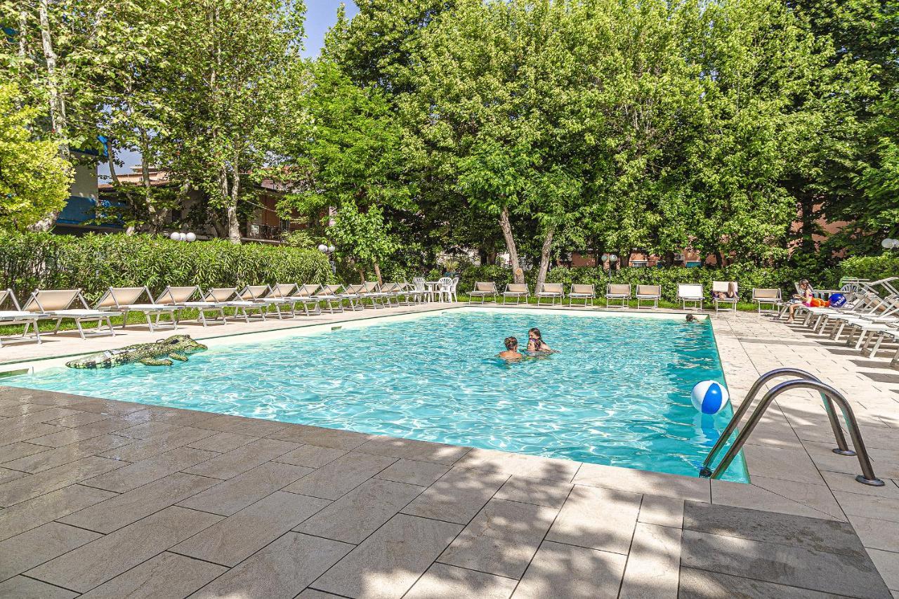 Hotel Royal Inn San Mauro Mare Екстер'єр фото