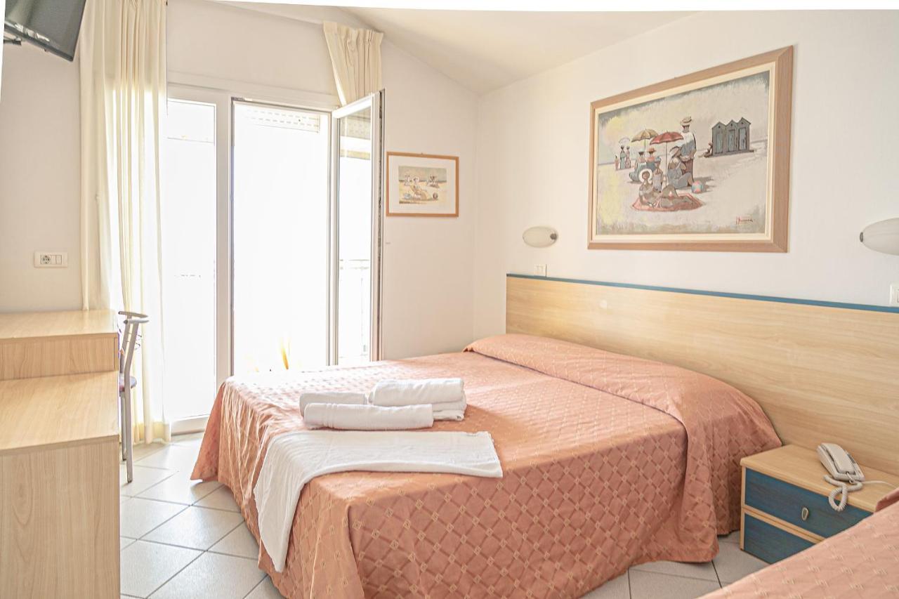 Hotel Royal Inn San Mauro Mare Екстер'єр фото