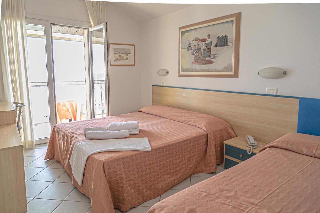 Hotel Royal Inn San Mauro Mare Екстер'єр фото